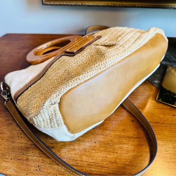 RELIC BRAND COLLECTION ESTABLISHED 1992 WHITE TAN CANVAS WOODEN HANDLE GOOD COND - Picture 10 of 15